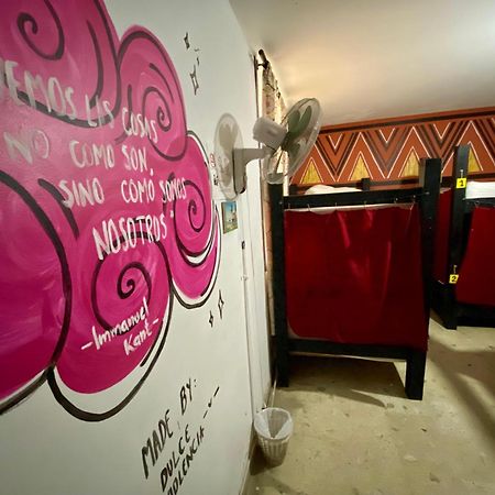 The Pelican Larry Hostel カリ エクステリア 写真