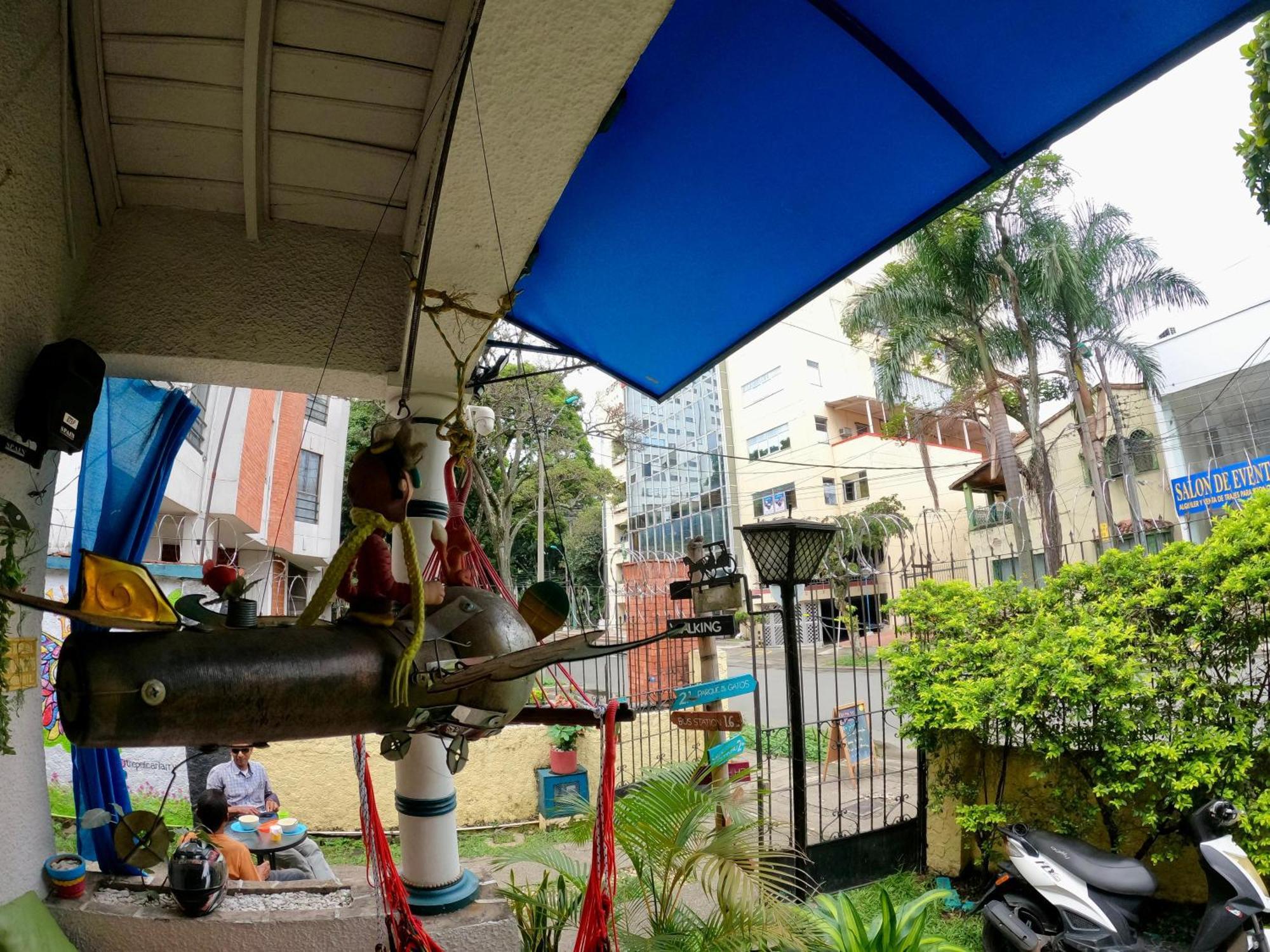 The Pelican Larry Hostel カリ エクステリア 写真