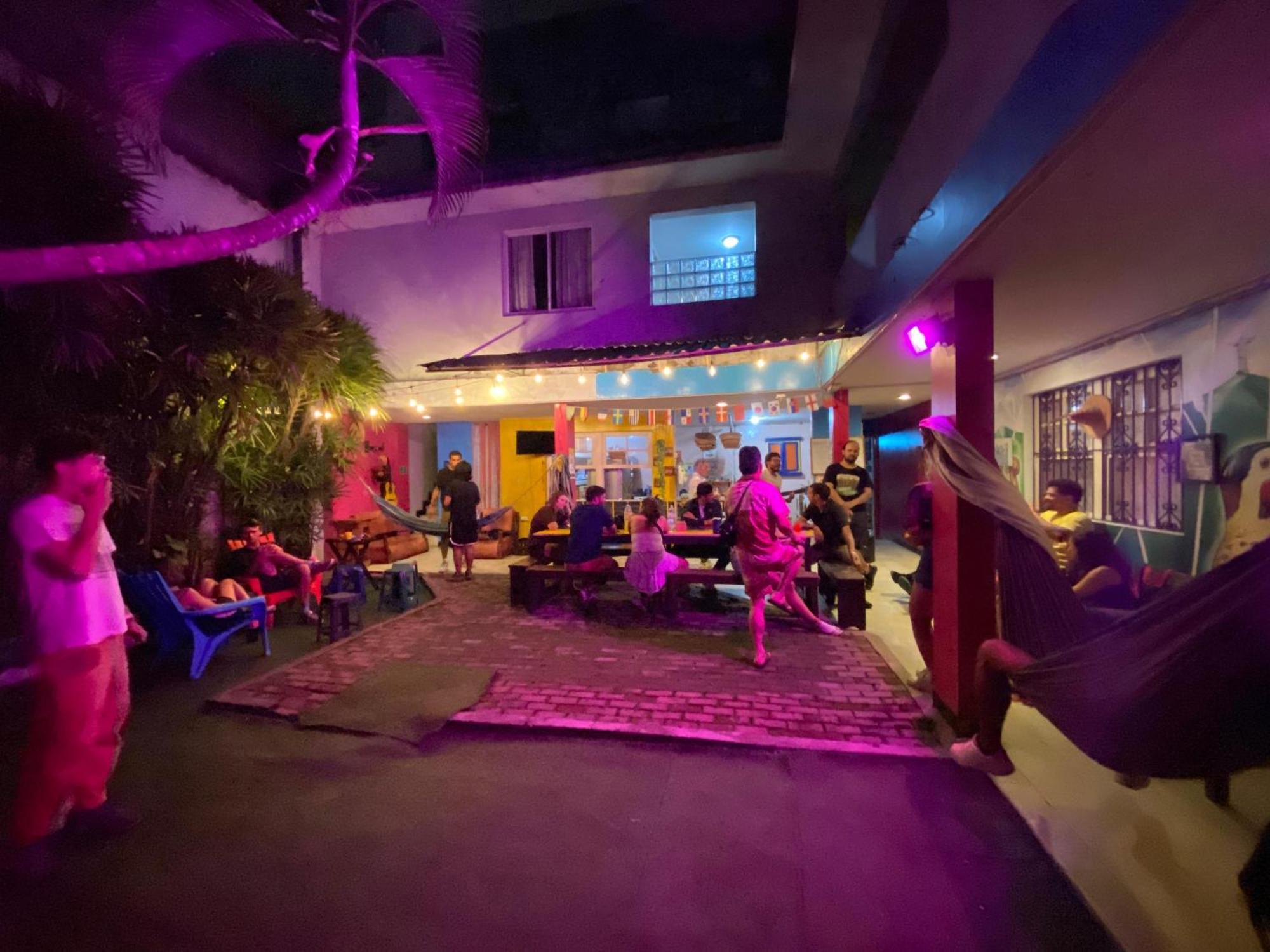 The Pelican Larry Hostel カリ エクステリア 写真