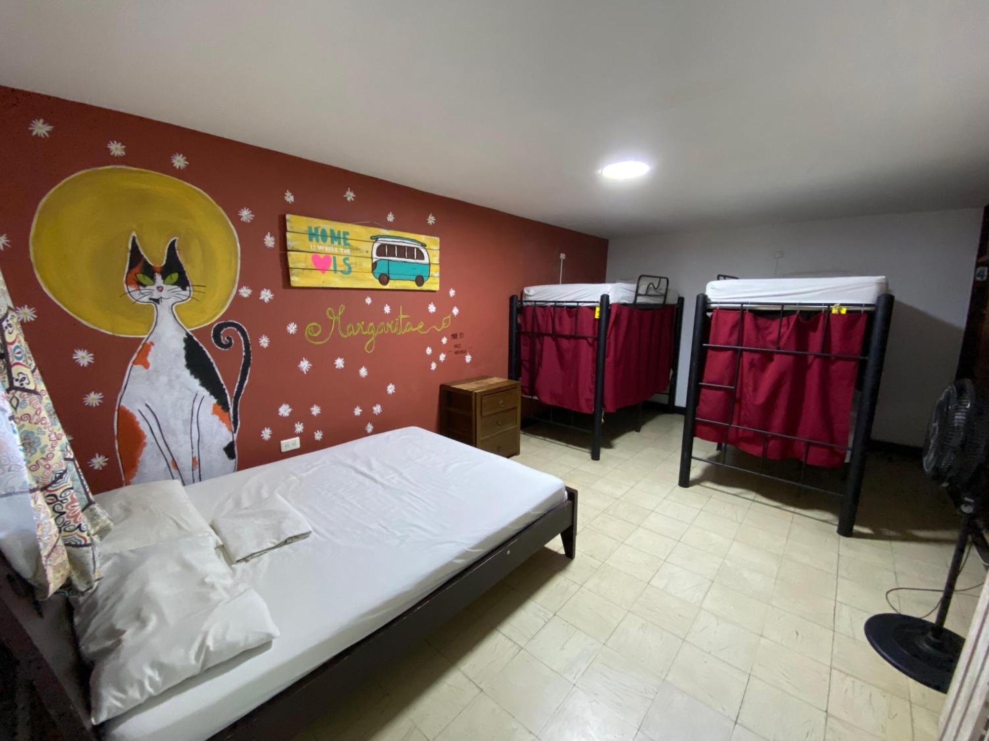 The Pelican Larry Hostel カリ エクステリア 写真