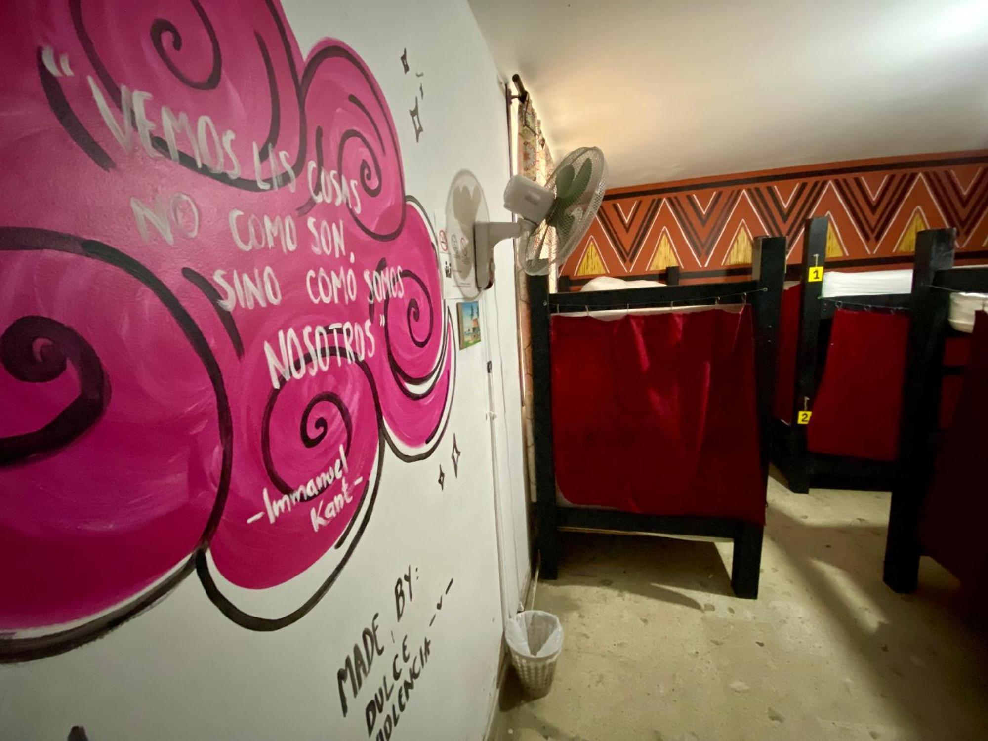 The Pelican Larry Hostel カリ エクステリア 写真