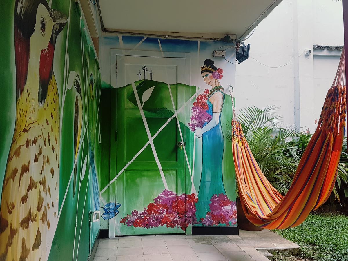 The Pelican Larry Hostel カリ エクステリア 写真