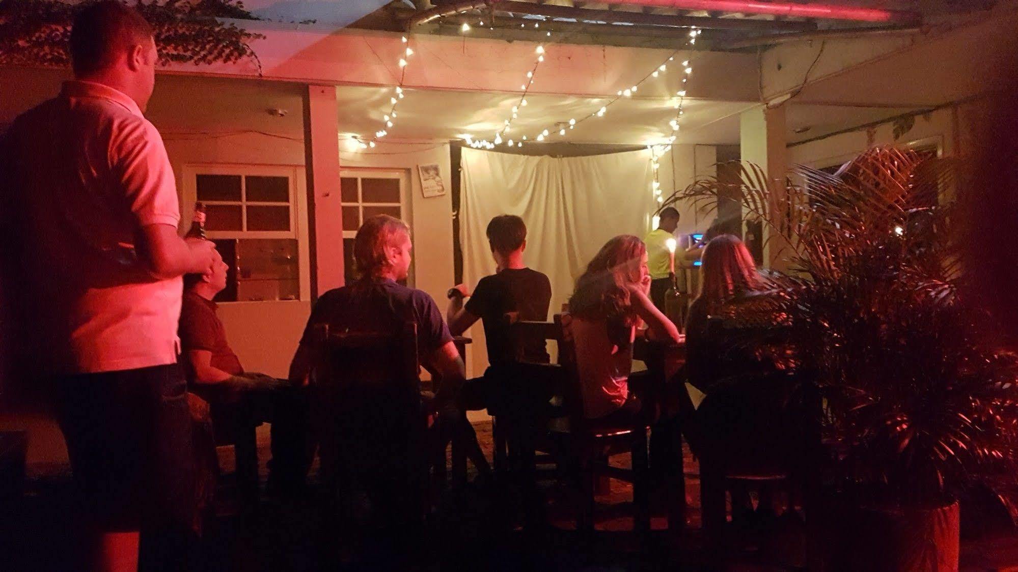 The Pelican Larry Hostel カリ エクステリア 写真