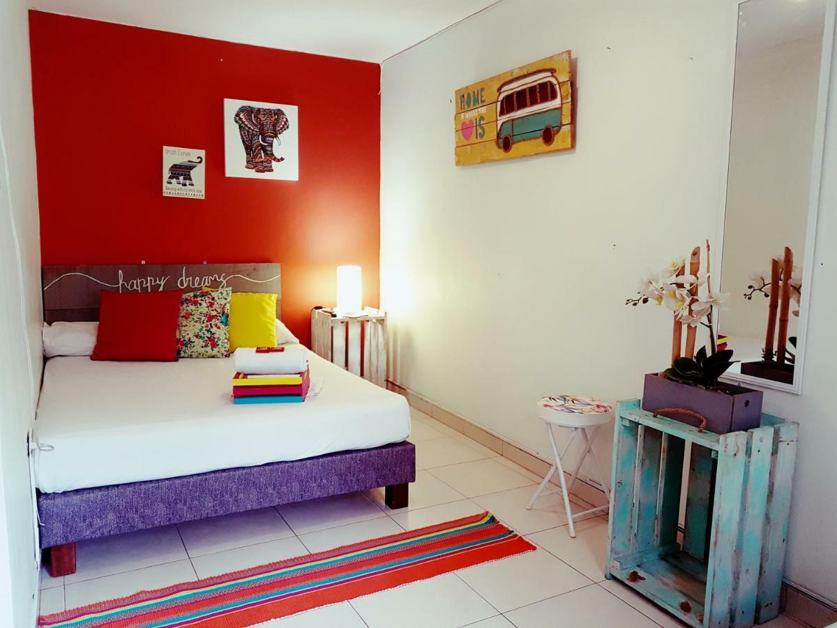The Pelican Larry Hostel カリ エクステリア 写真